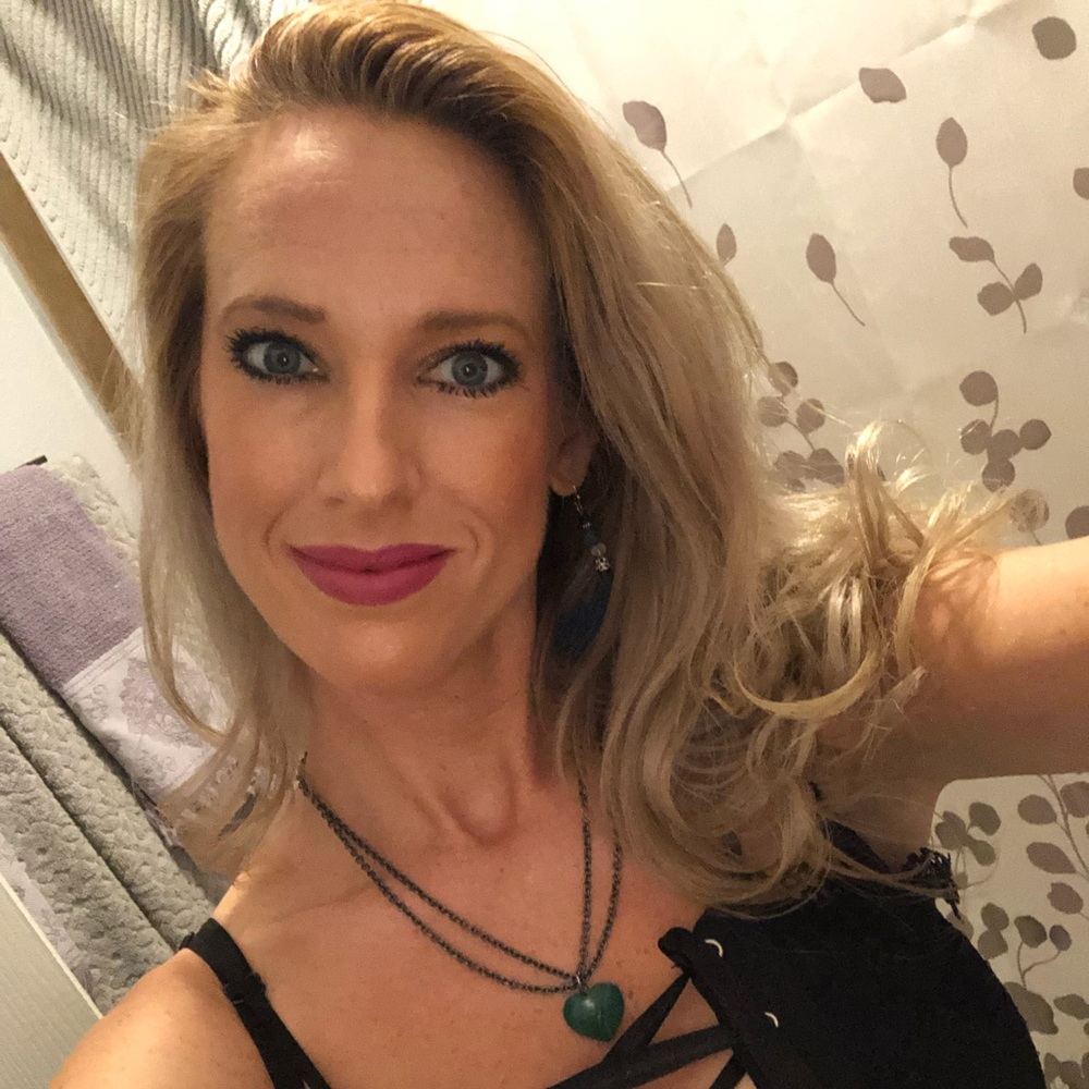 Meet your Posher, Laura nicole